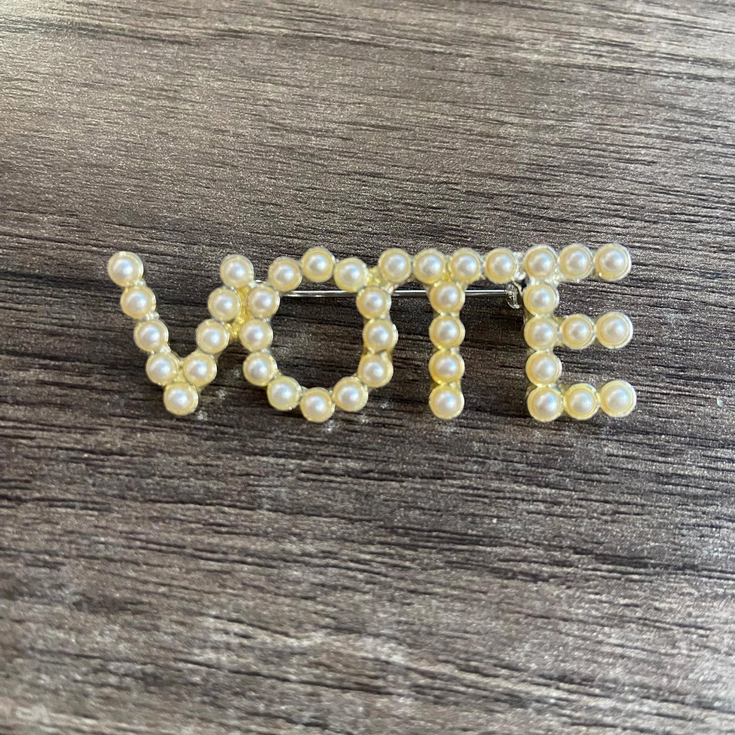 classic / single gold plated / Silver Plated Custom VOTE Letter Brooch White Pearl Single Double Layers Lapel Pins Party Gift Jewelry