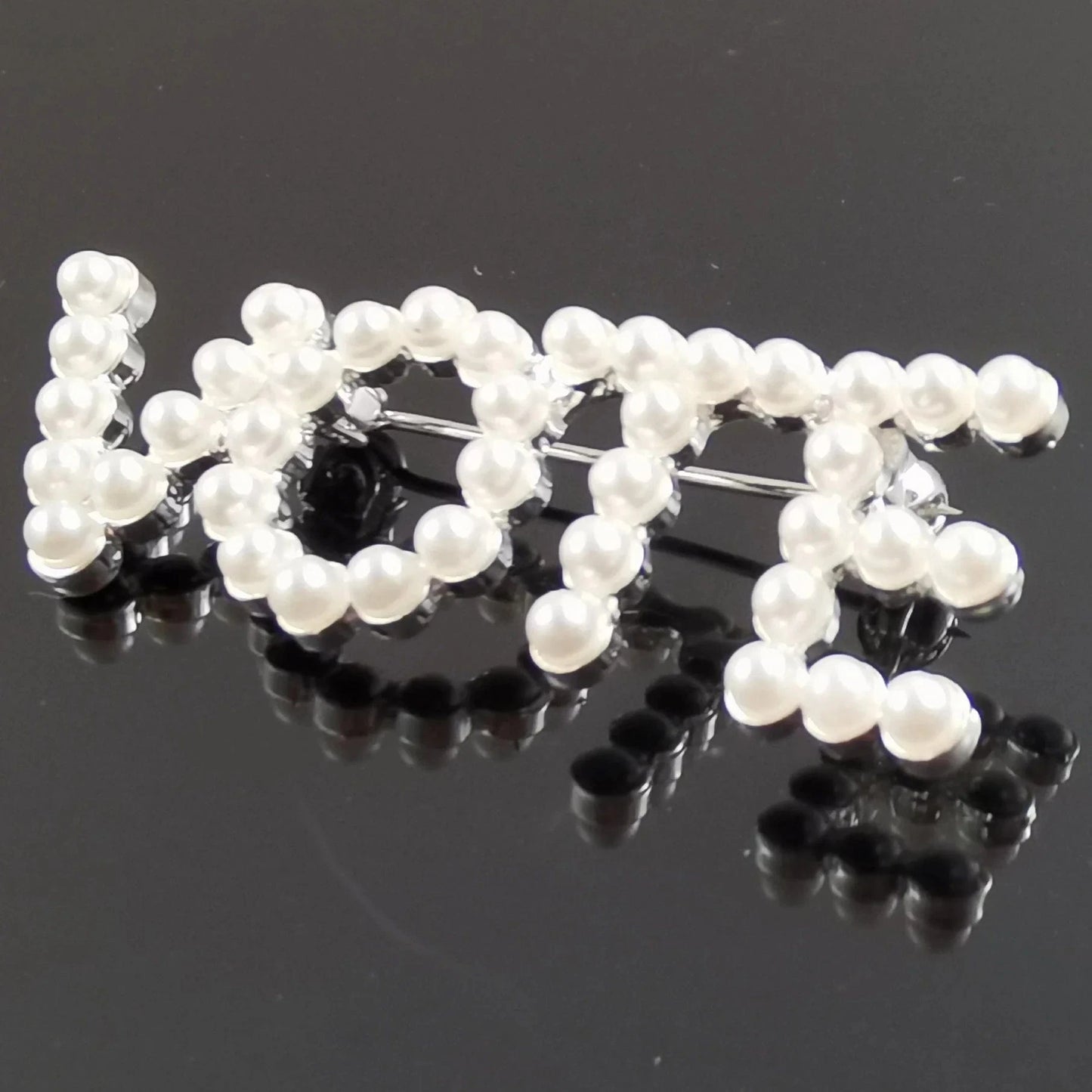 classic / single silver plated / Silver Plated Custom VOTE Letter Brooch White Pearl Single Double Layers Lapel Pins Party Gift Jewelry