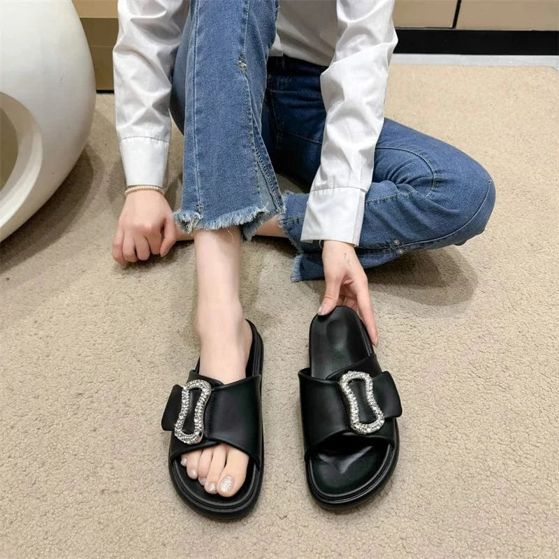 Dropshipping Custom Logo 2024 Summer New Sliver Rhinestone Buckle Slippers Breathable and Anti-Slip Ladies Flat Sandals