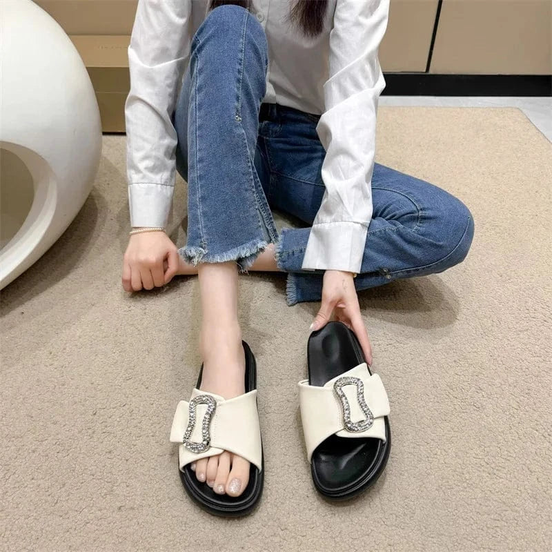 Dropshipping Custom Logo 2024 Summer New Sliver Rhinestone Buckle Slippers Breathable and Anti-Slip Ladies Flat Sandals