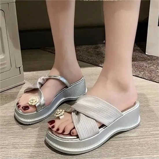 Dropshipping Custom Logo New Design Chunky Platform Slippers Women Outdoor Beach Sandals for Ladies