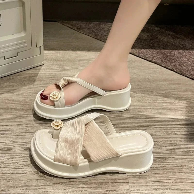 Dropshipping Custom Logo New Design Chunky Platform Slippers Women Outdoor Beach Sandals for Ladies