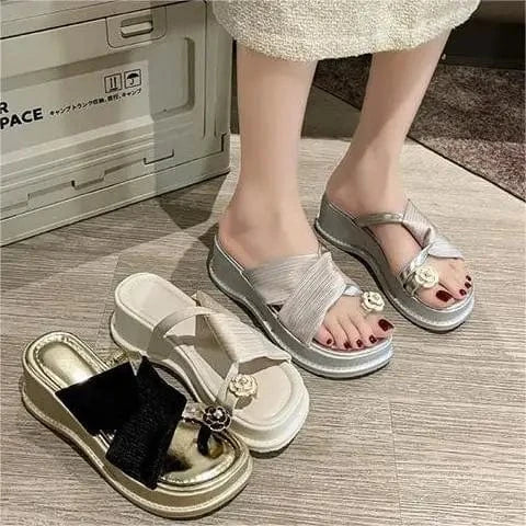 Dropshipping Custom Logo New Design Chunky Platform Slippers Women Outdoor Beach Sandals for Ladies
