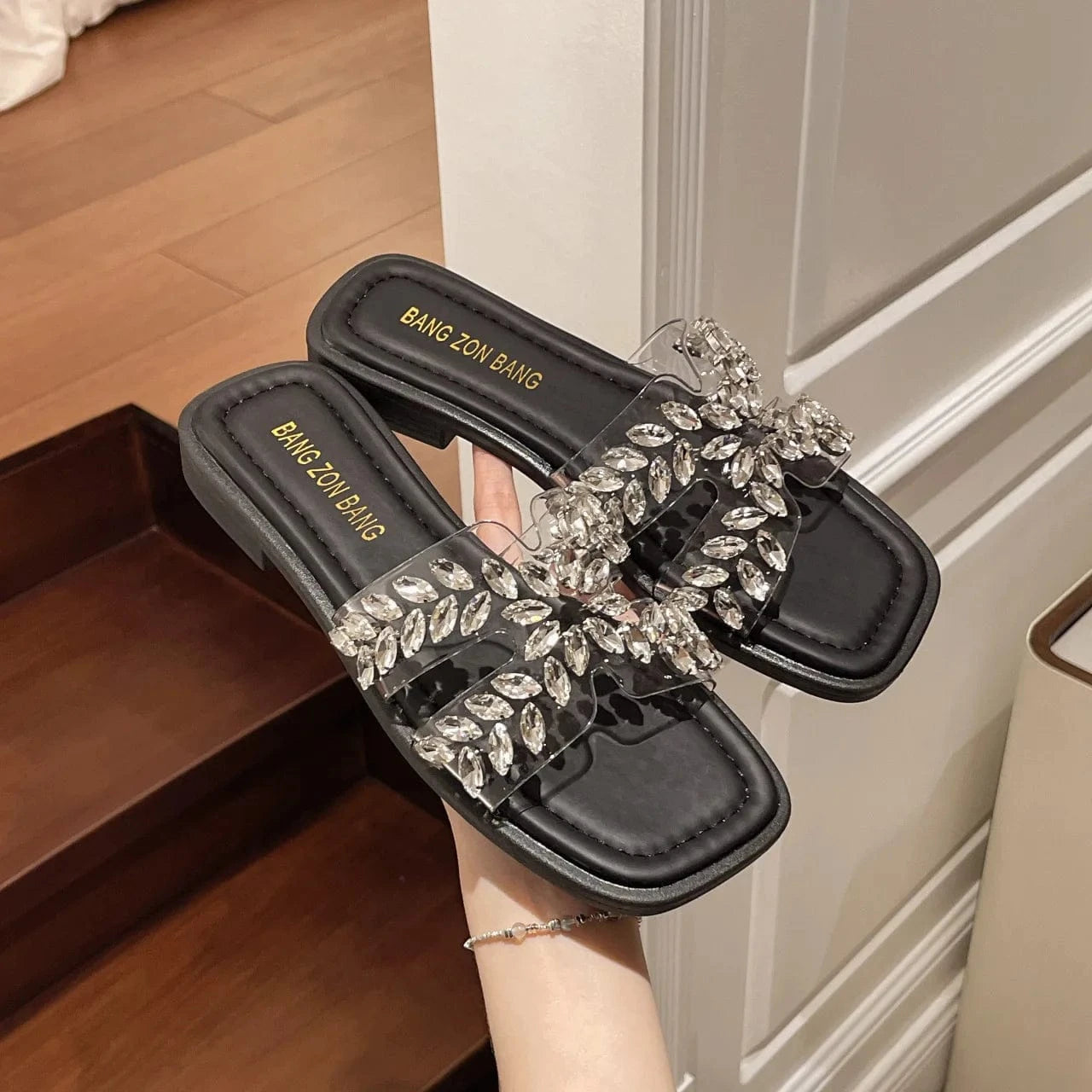 Dropshipping Custom Logo Rhinestone PVC Transparent Flat Fashion Women`s Sandals and Slippers for Ladies