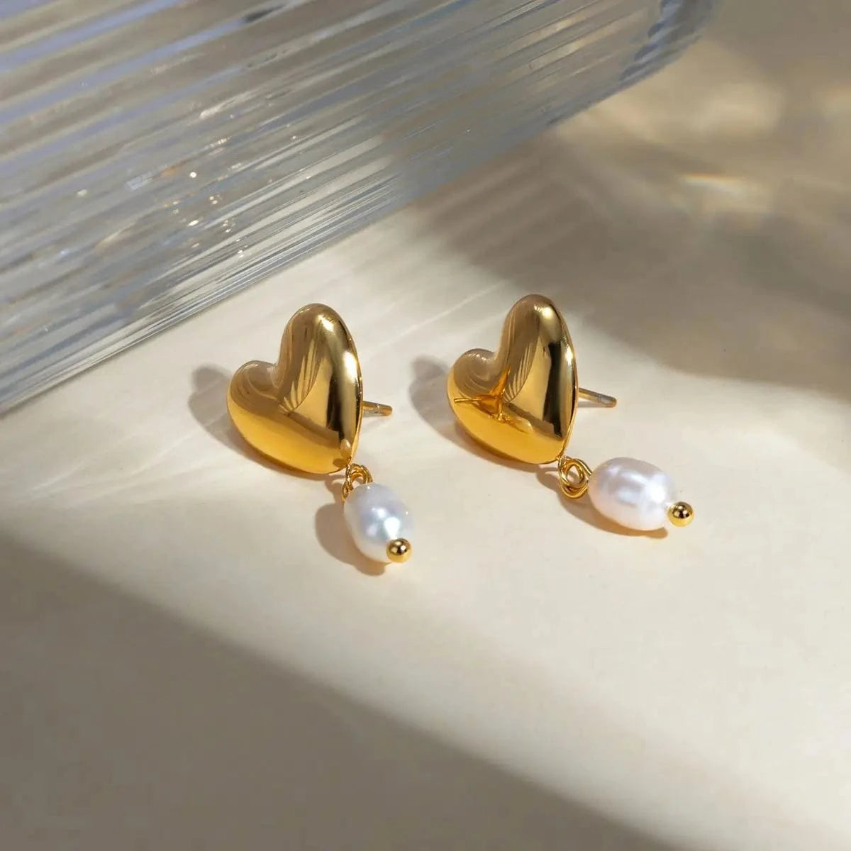 E1865 E1865 Jewelry 18K Gold Plated Heart  Stainless Steel Freshwater Pearl Huggie Earring for Women