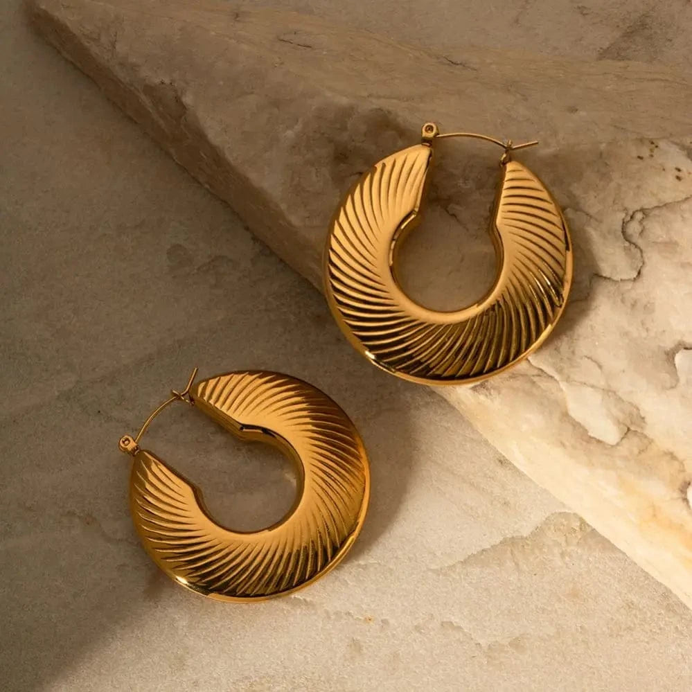 E1935 E1935 18K Gold Plated Stainless Steel Jewelry CC Shaped Charm Thread Texture Earrings for women