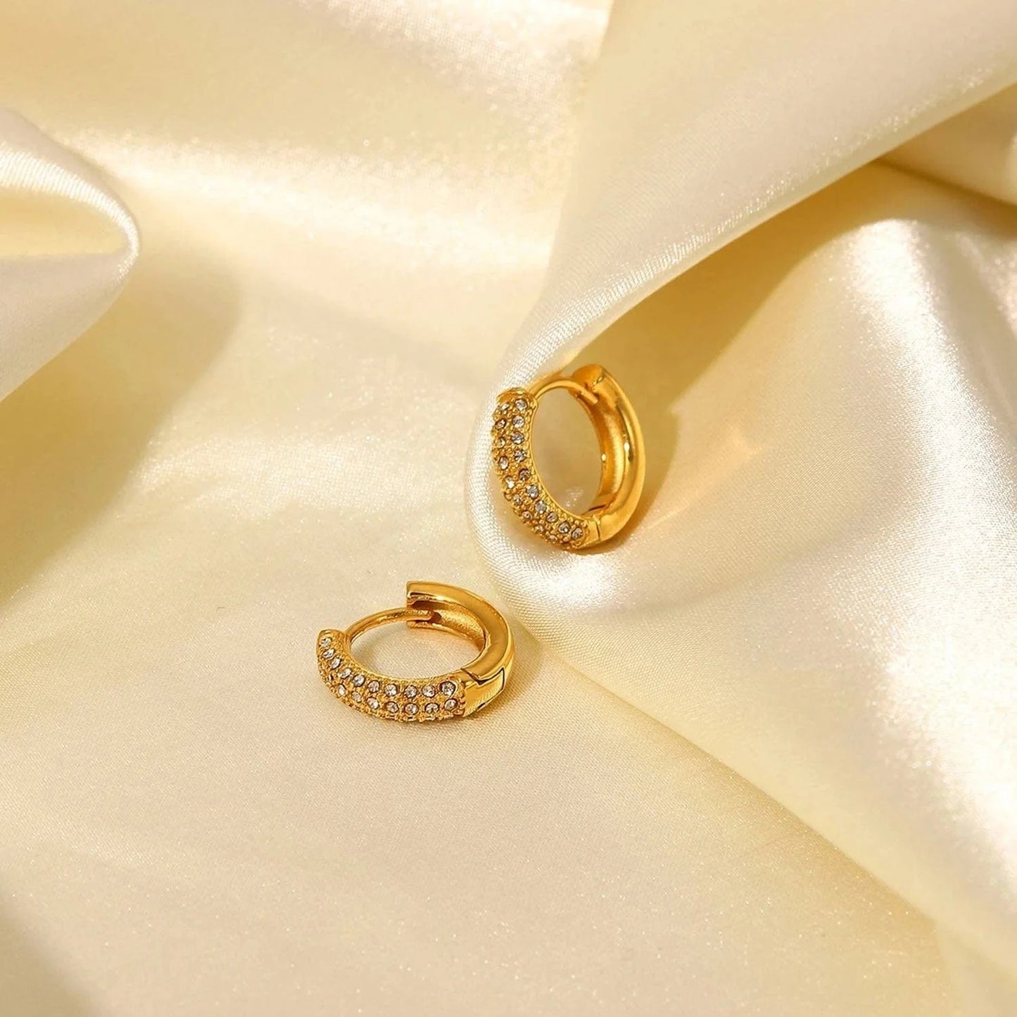E2258 E2258 18K Gold Plated Clear Zircon Paved Hoop Earrings Waterproof Stainless Steel Zircon Huggie Earring