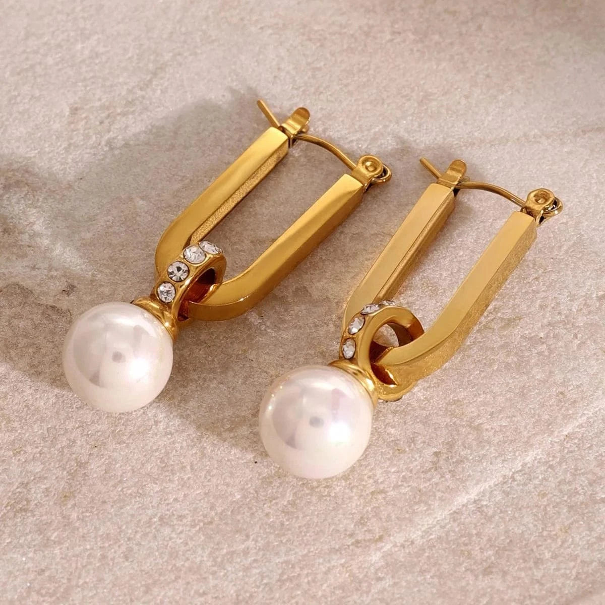 earrings classic / E2510 U Shape Shell Pearl Earring
