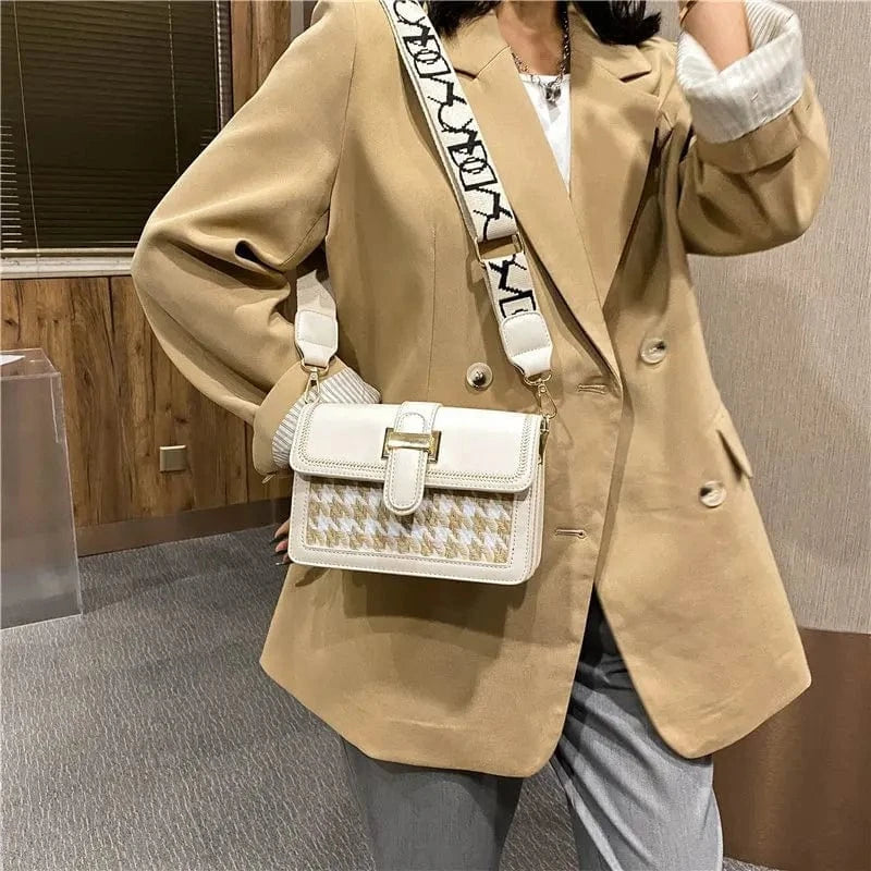 Factory Latest Small Bags 2024 Young Ladies Fashion Plaid Handbags Girls Popular Wide Shoulder Strip Purses For Woman