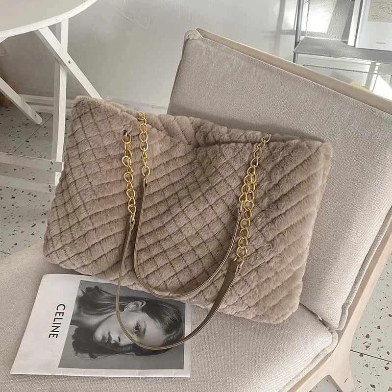 Factory Wholesale Large Plush Hand Bags Young Females Plush Tote Purses Girls Designer Faux Fur Handbags For Woman