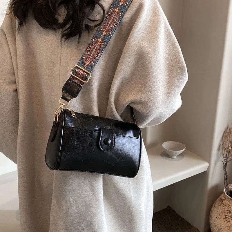 Factory Wholesale Trendy Handbags 2024 Young lady Wide Shoulder Strip Messenger Bags Lady popular design purses For Woman