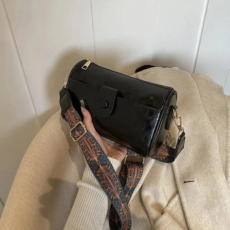 Factory Wholesale Trendy Handbags 2024 Young lady Wide Shoulder Strip Messenger Bags Lady popular design purses For Woman
