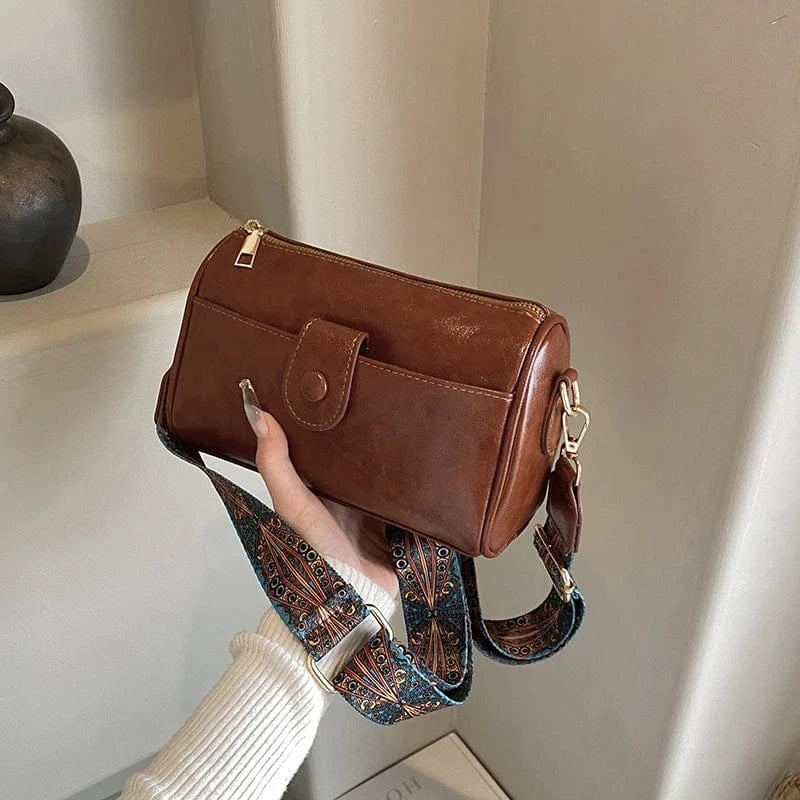 Factory Wholesale Trendy Handbags 2024 Young lady Wide Shoulder Strip Messenger Bags Lady popular design purses For Woman
