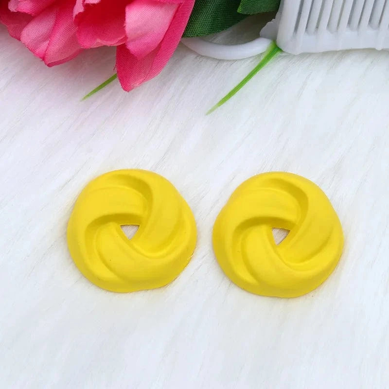 Fashion / C6 13 Macaroon Colors Korean Acrylic Round Twist Hoop Earrings for Women Matte Geometric Circle Stud Earrings Statement Jewelry