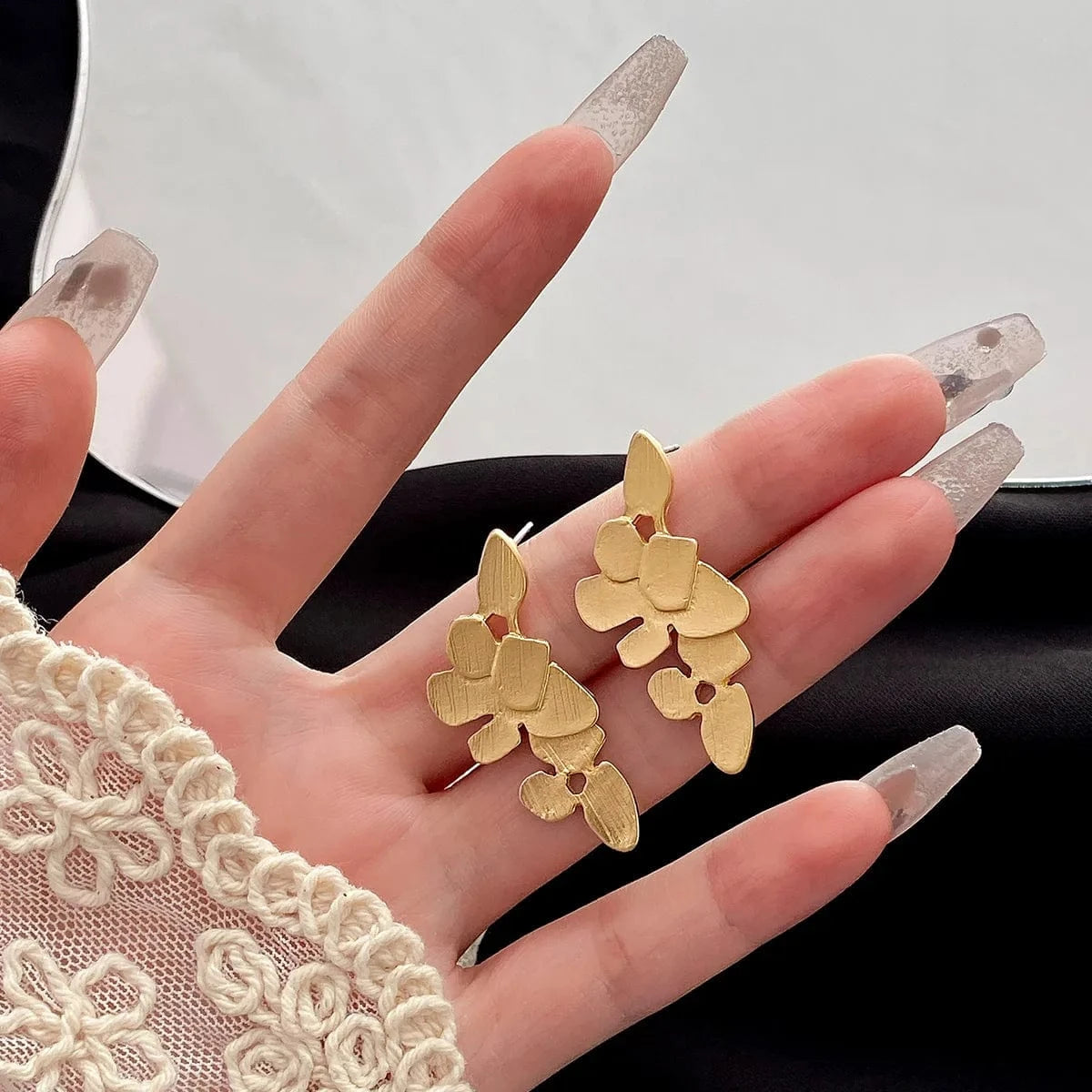 Fashion Earrings Set / ZLJ18810 Korean Gold Metal Retro Flower Earrings for Women Flower Geometric Twisted Drop Earrings Hoop Earrings Fashion Jewelry Gifts