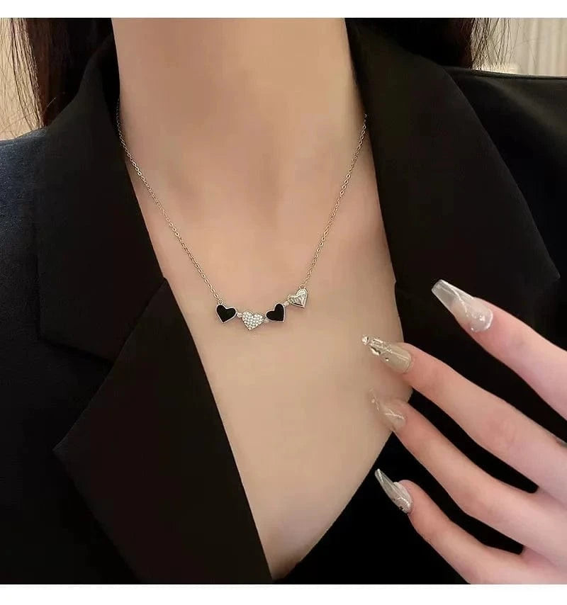 Four-leaved grass necklace Women wear a double-sided love collarbone necklace to send gifts to girlfriend Creative fashion penda