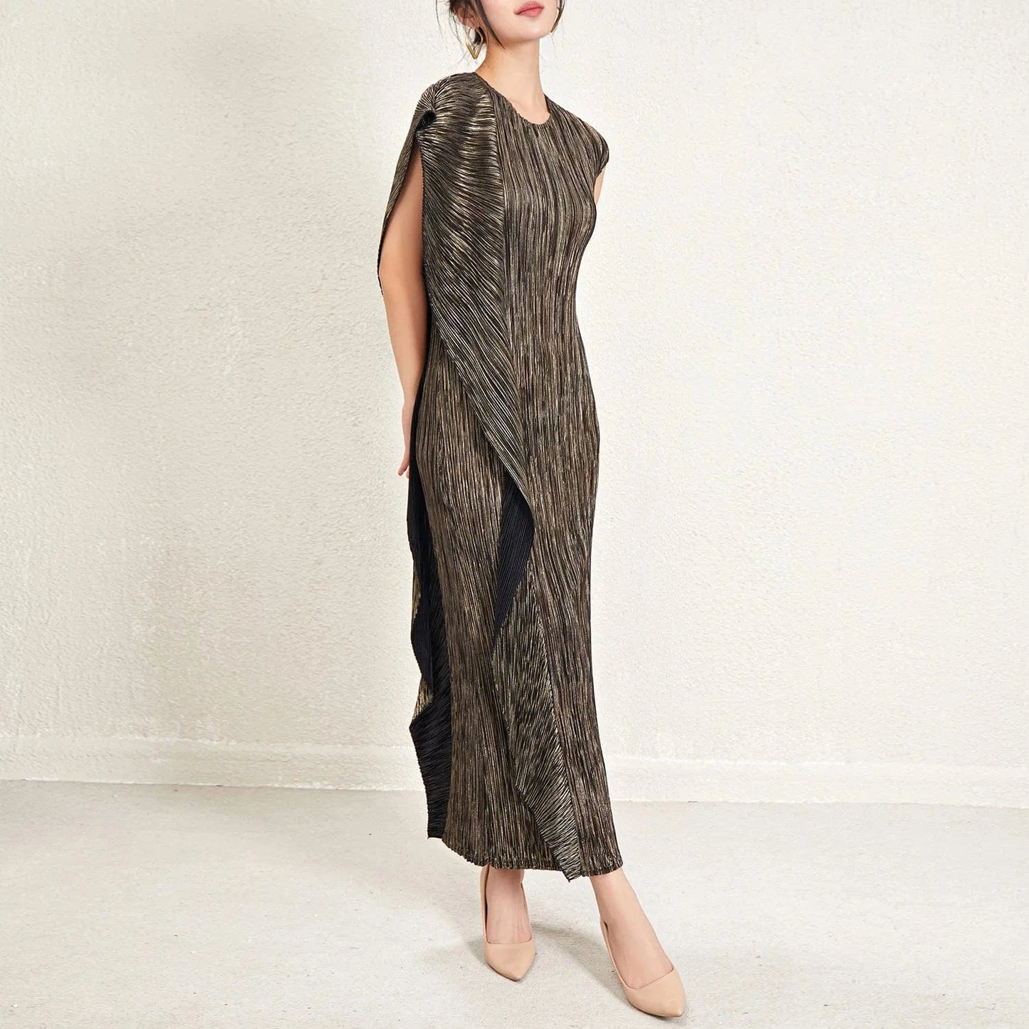Free / dark grey 2024 Miyake Pleated Dress Solid Color Elegant Belt Design Dress Round Neck Streamer Women's Casual Style Dress