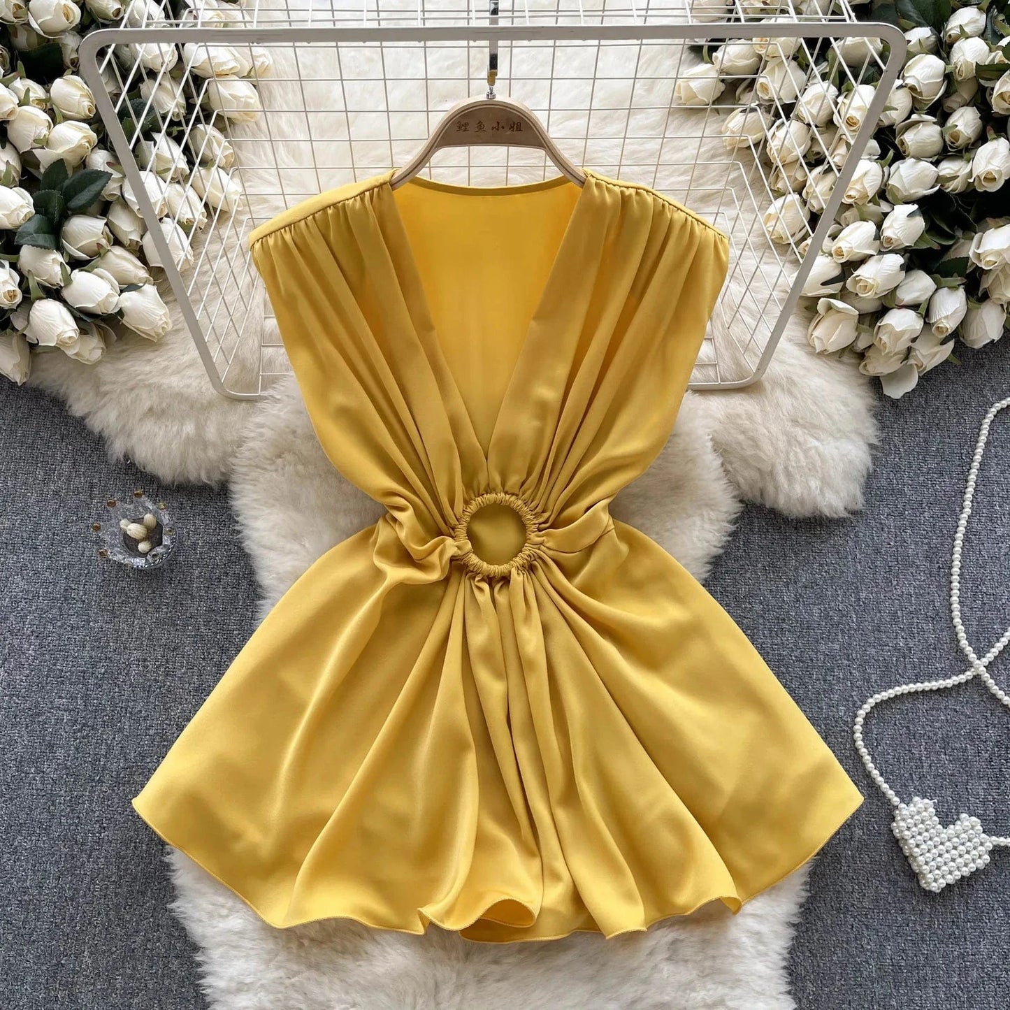 Free / Yellow 2024 fashion V-neck pleated waistband hollowed out satin top for women summer slim and stylish fishtail shirt