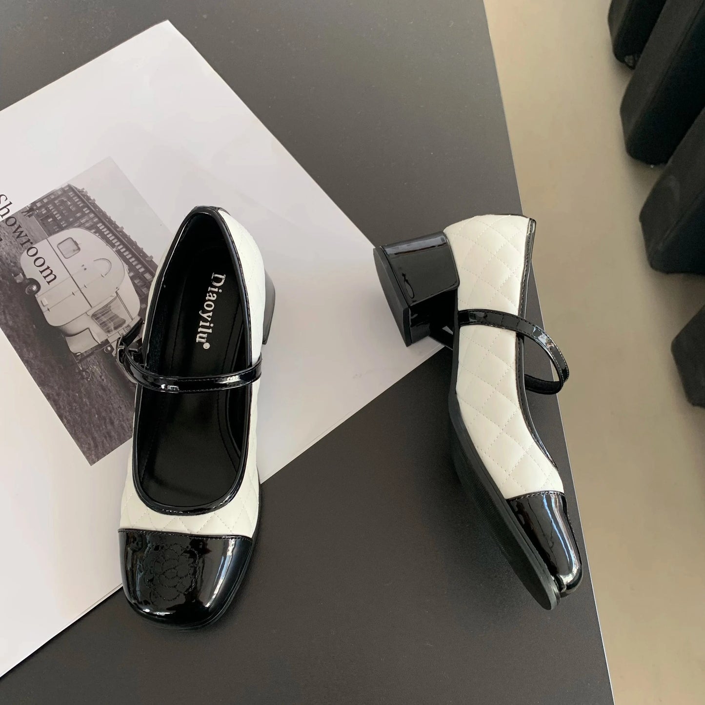 French Mary Jane high heels thick heel round toe color matching retro small leather shoes autumn and winter 2023