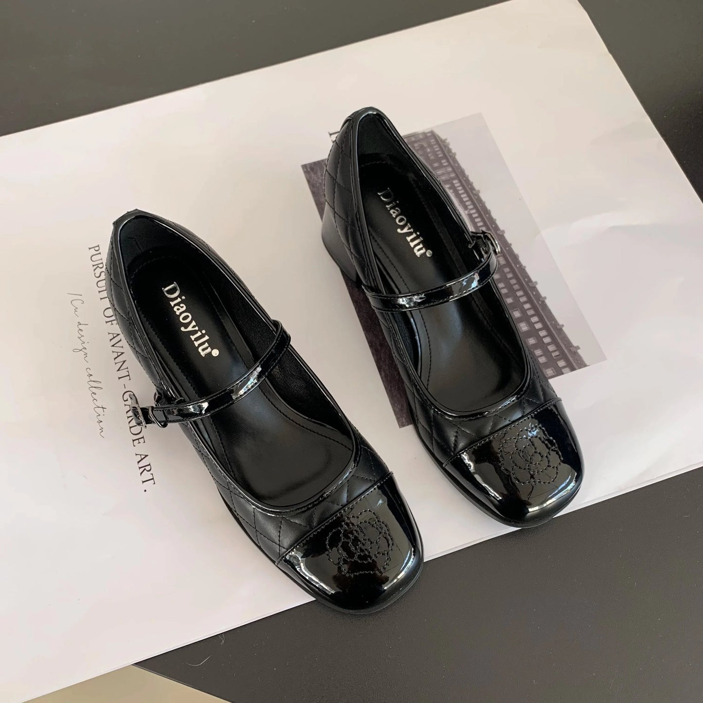 French Mary Jane high heels thick heel round toe color matching retro small leather shoes autumn and winter 2023