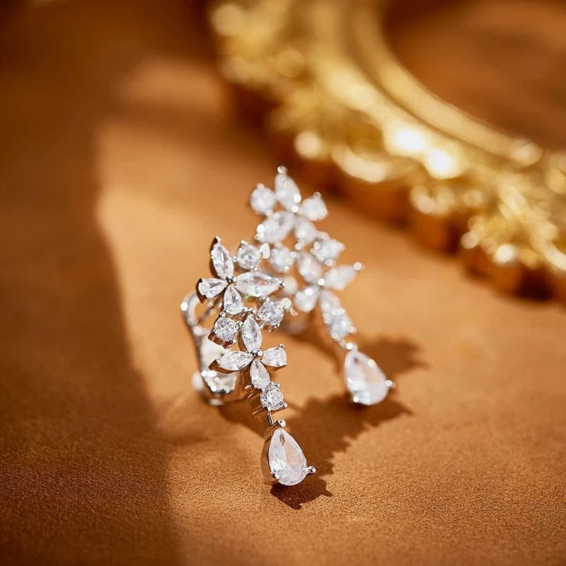 Geometry / platinum Four small flowers, simple and fashionable, inlaid with zircon, wedding dress, anniversary celebration, women's earring matching