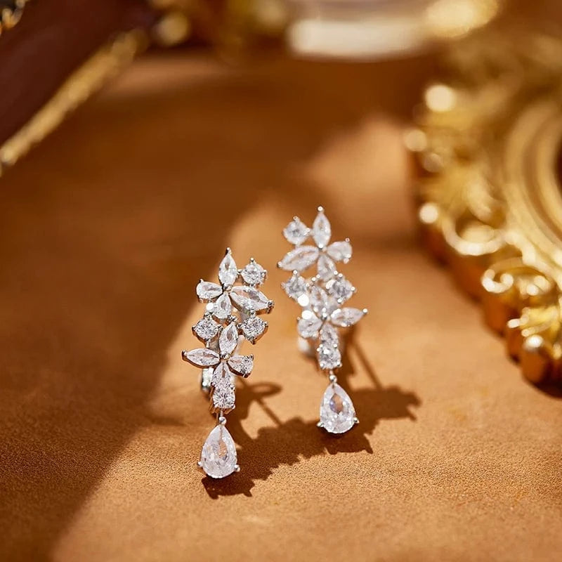 Geometry / platinum Four small flowers, simple and fashionable, inlaid with zircon, wedding dress, anniversary celebration, women's earring matching