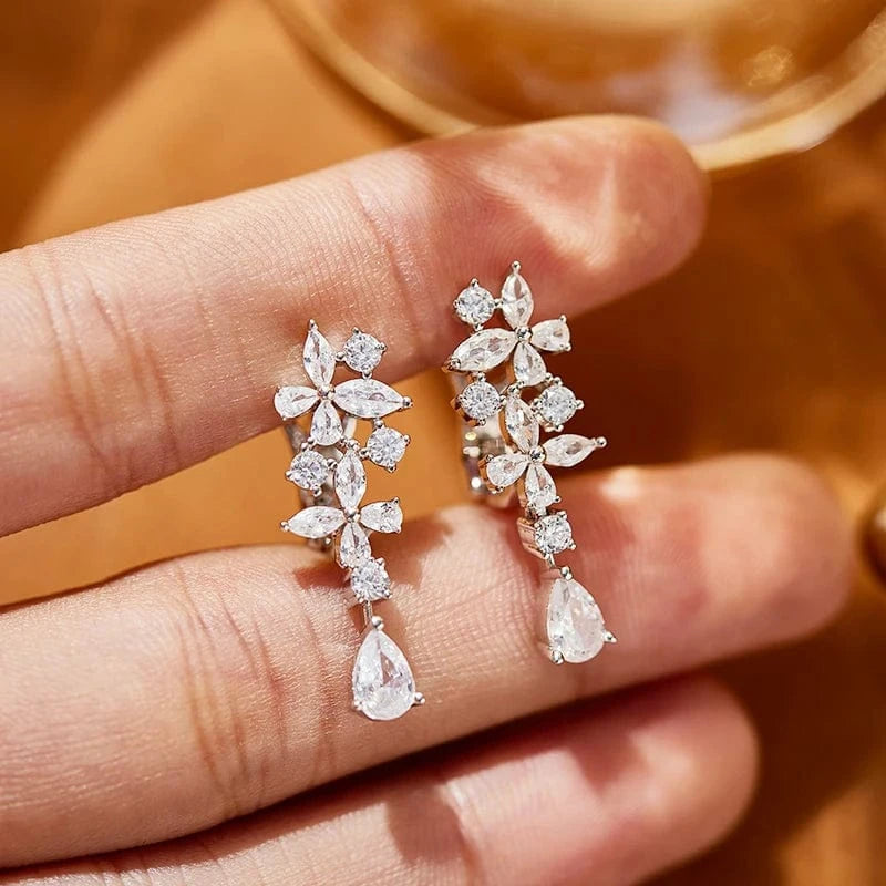 Geometry / platinum Four small flowers, simple and fashionable, inlaid with zircon, wedding dress, anniversary celebration, women's earring matching