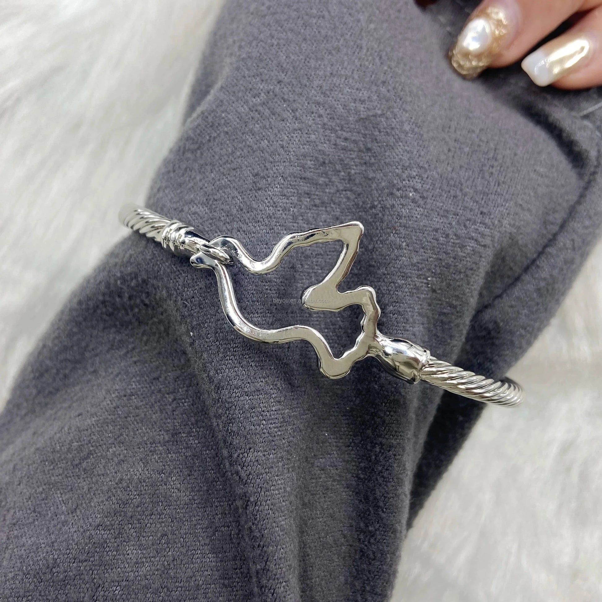 Greek Sorority Classic Cutout TOP DOVE CABLE BRACELET Silver Plated Adjustable Screw Hook Bangle for Women Couple Bracelet