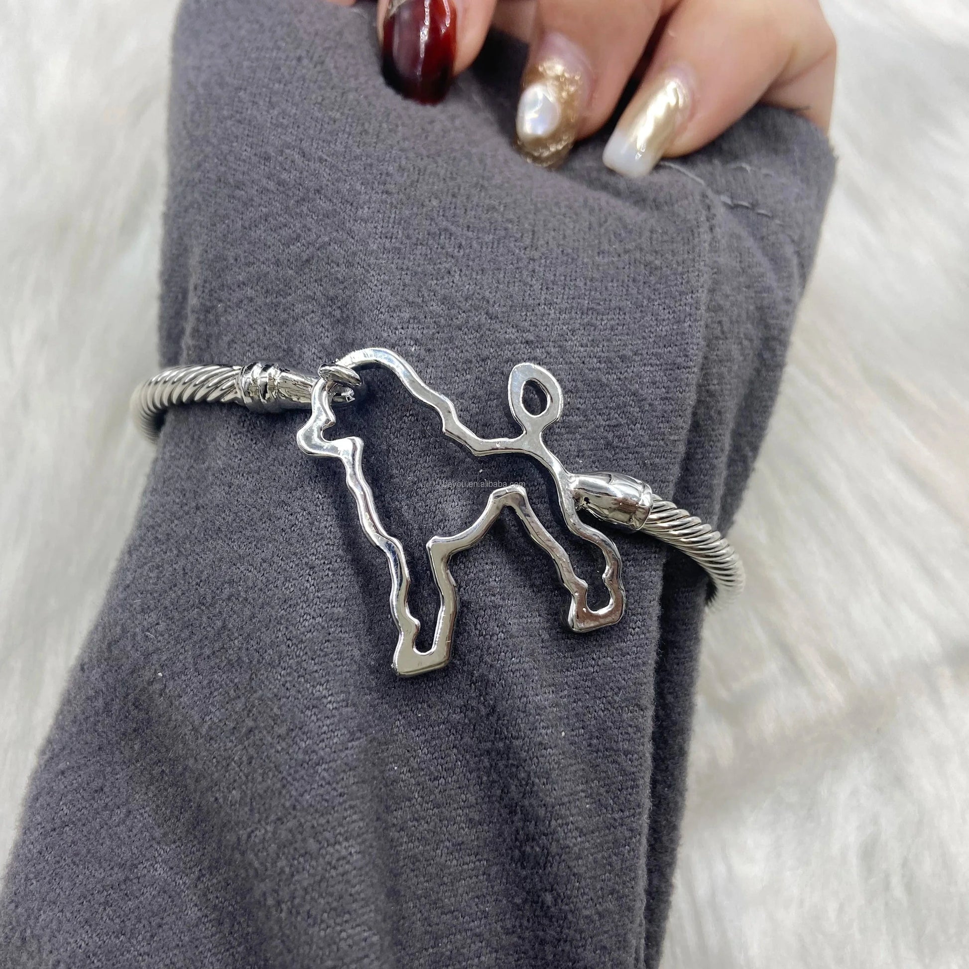 Greek Sorority Classic Cutout TOP DOVE CABLE BRACELET Silver Plated Adjustable Screw Hook Bangle for Women Couple Bracelet