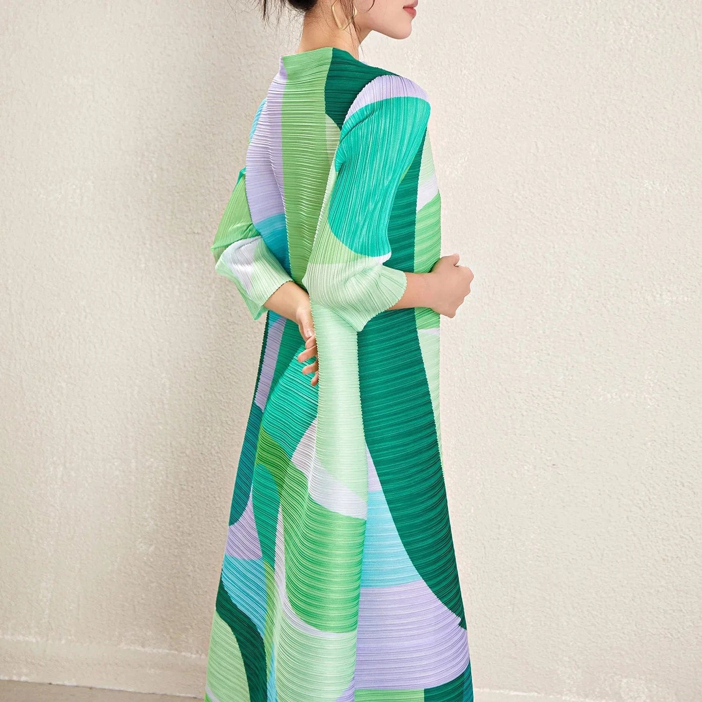 High Quality 2024 New Miyake Pleated Women's Casual Style Belted Long Sleeved Printed Dress Elegant Pleated Dress