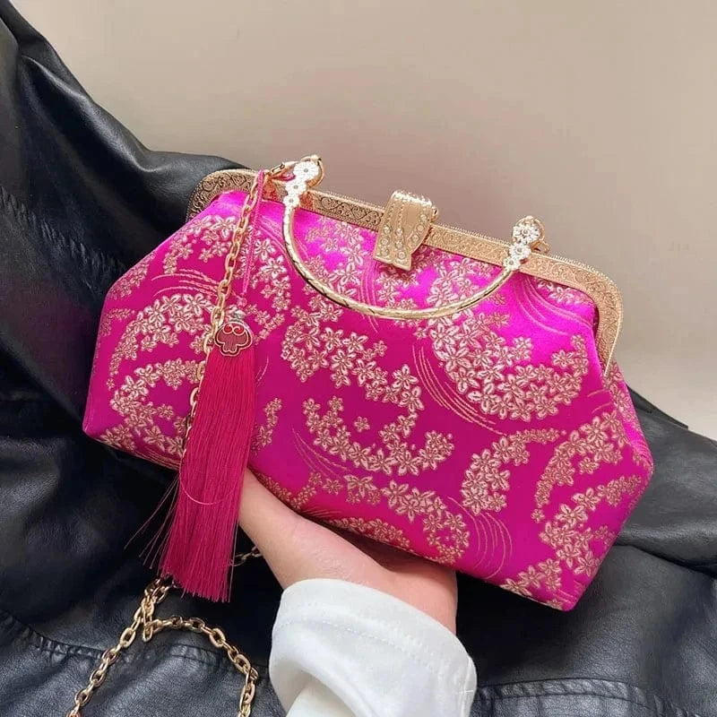 Hot Pink 2024 New Luxury Women Evening Clutch Designer Lock Shell Clip Handmade Chain Shoulder Bags Crossbody Bags Tassel Fabric Handbags