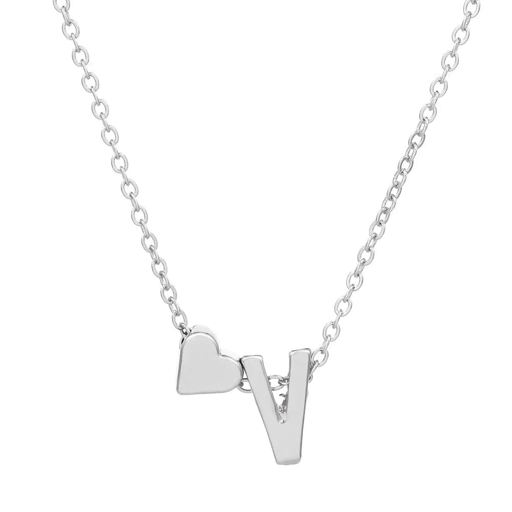 Hot selling new fashion heart-shaped 26 letters a to z simple pendant necklace creative heart-shaped clavicle chain best gift