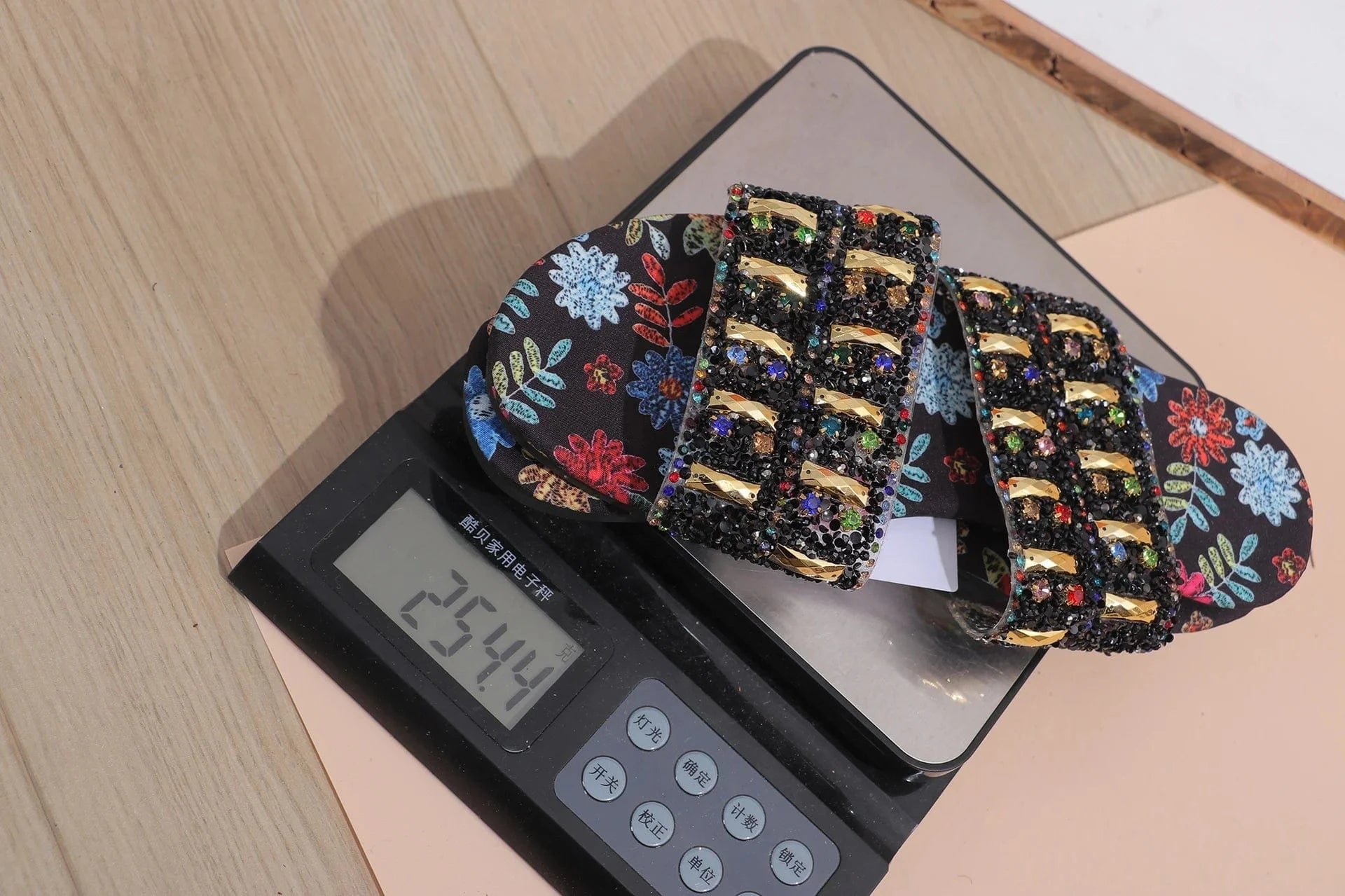 J&H 2024 wholesale summer slipper beach causal shoes for women and ladies round toe flat sandals