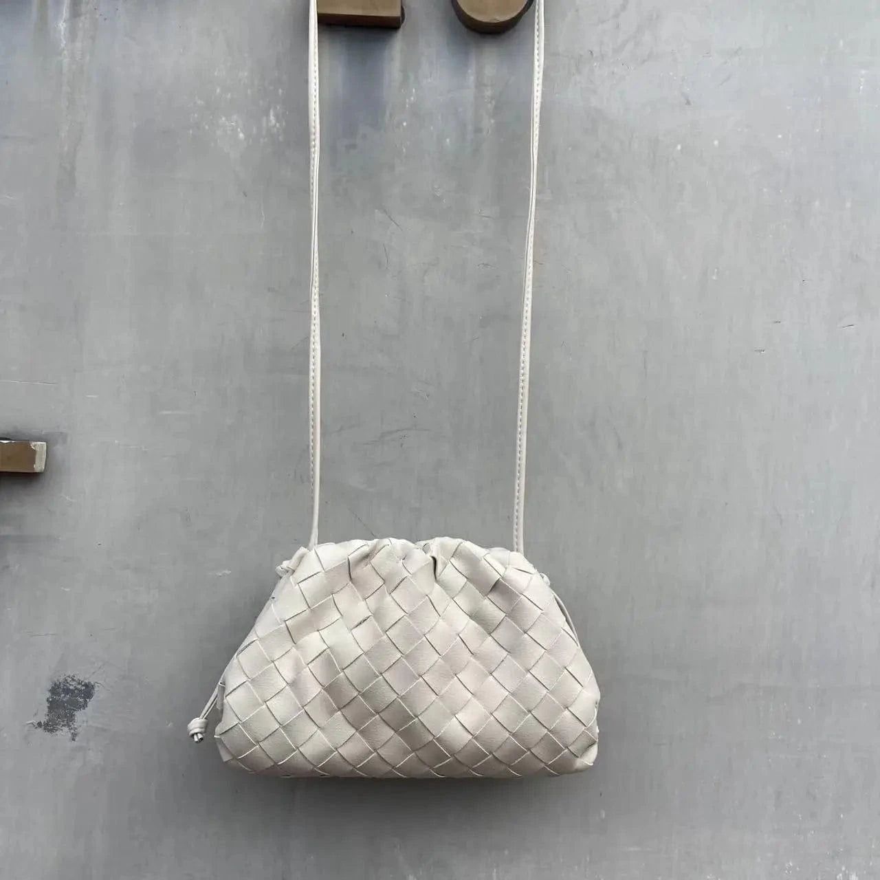 L / White Trend 2024  Lightweight Woven Purses Clutch Designer Handbags Collection Ladies Luxury Bags Top Quality Dumpling Cloud Bag Jodie