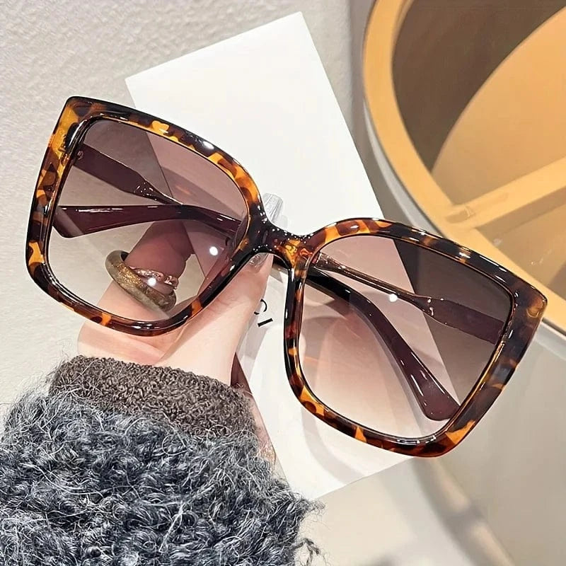 Leopard 1pc Women's Large Square Frame Fashion Sunglasses - Stylish Gradient Purple Lens with Tortoiseshell Pattern