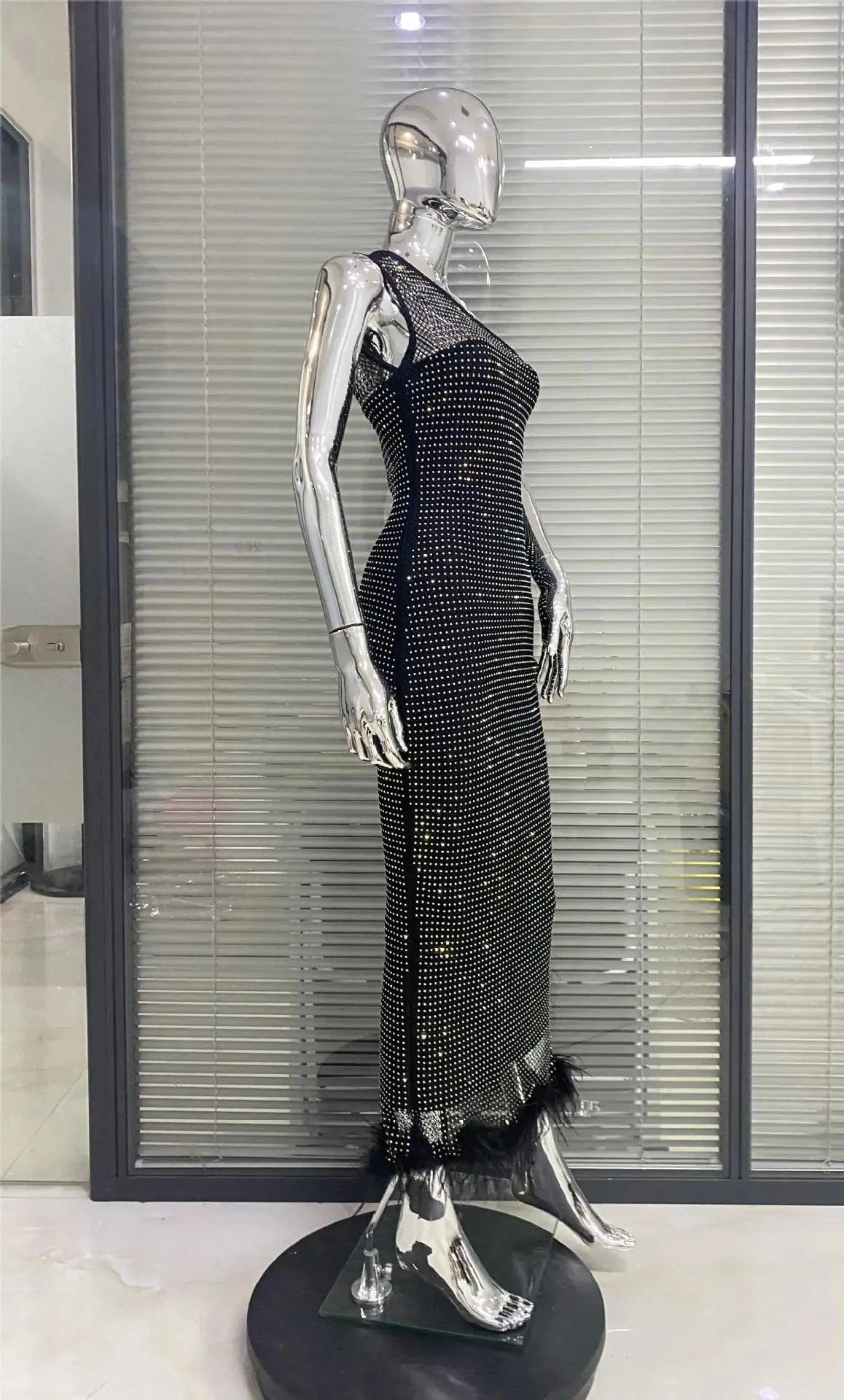 Liu Ming High End Luxury 2024 Trending Women Elegant Shining Rhinestone Birthday Party Feathers Evening Bodycon Maxi Dress