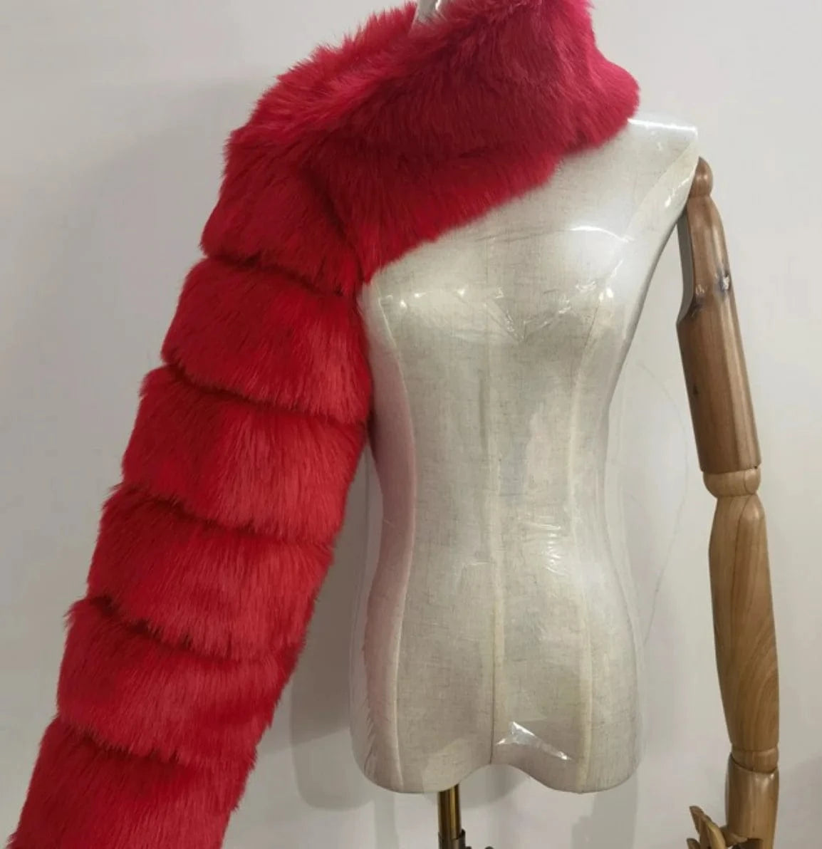 Liu Ming New Arrivals Women Faux Fox Fur One Sleeve Fashion Luxury Lady Winter Fur Warm Plus Size Coats