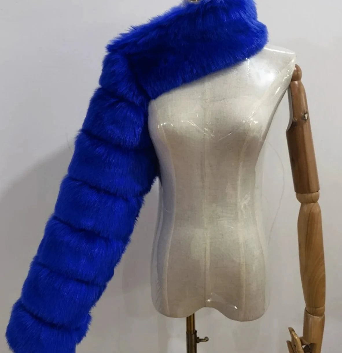 Liu Ming New Arrivals Women Faux Fox Fur One Sleeve Fashion Luxury Lady Winter Fur Warm Plus Size Coats