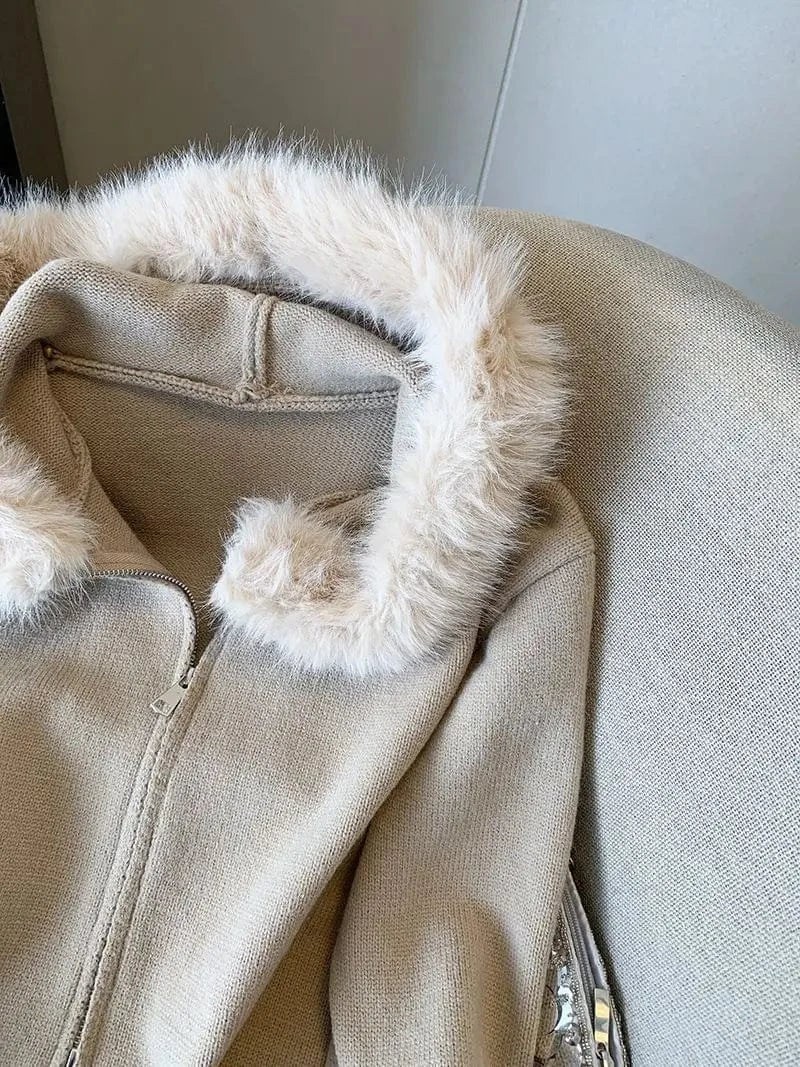Milk white big fur collar hooded knit cardigan women's autumn and winter new fashion sense unique and chic zipper top.