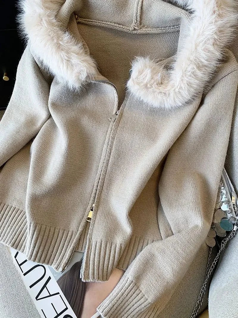 Milk white big fur collar hooded knit cardigan women's autumn and winter new fashion sense unique and chic zipper top.
