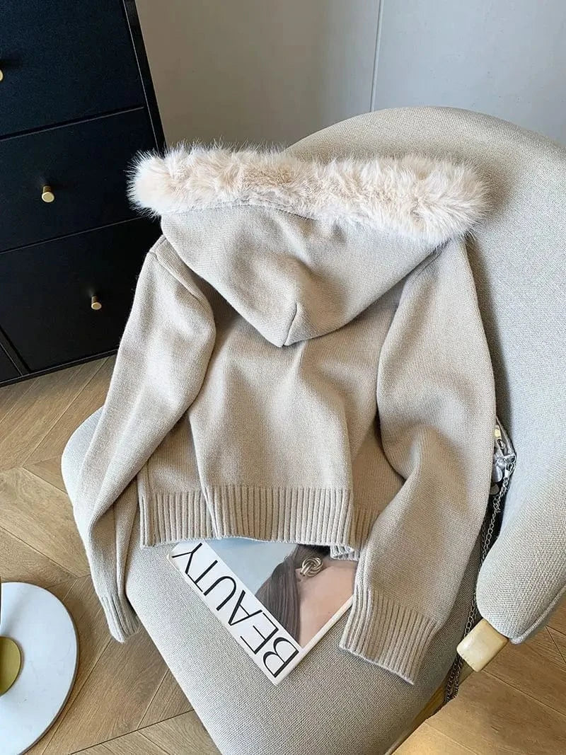 Milk white big fur collar hooded knit cardigan women's autumn and winter new fashion sense unique and chic zipper top.