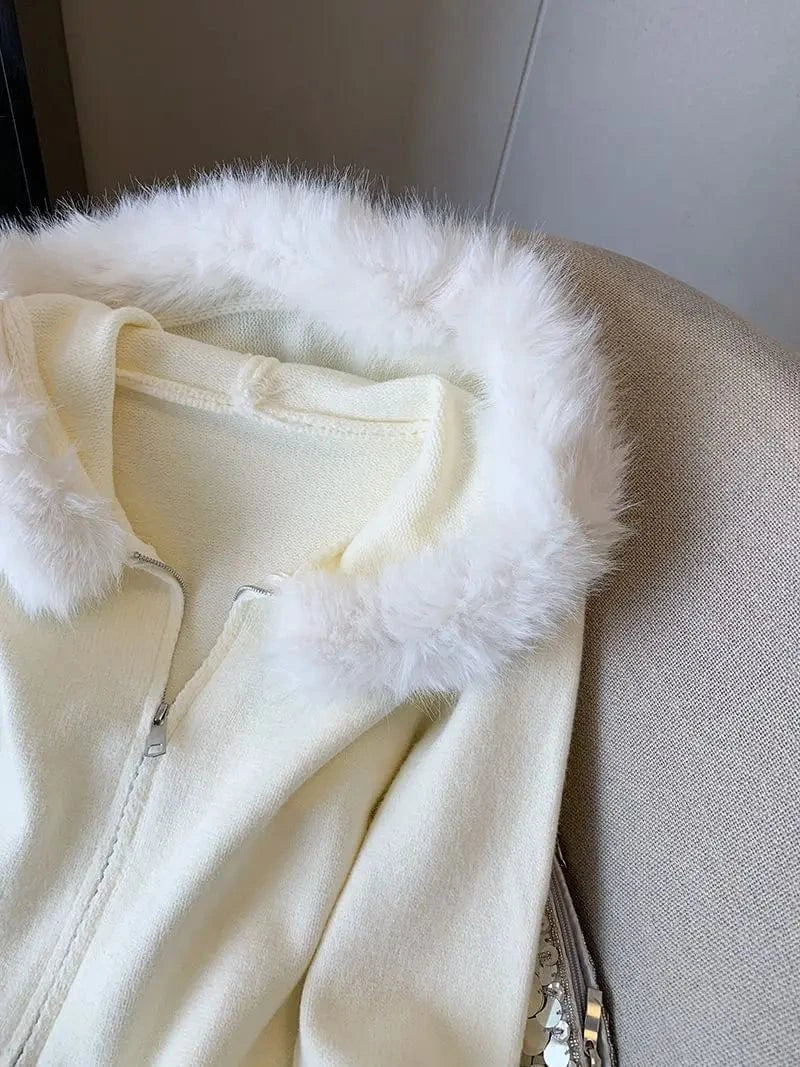 Milk white big fur collar hooded knit cardigan women's autumn and winter new fashion sense unique and chic zipper top.