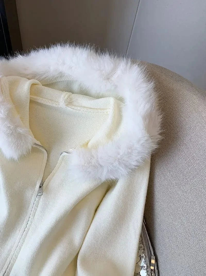 Milk white big fur collar hooded knit cardigan women's autumn and winter new fashion sense unique and chic zipper top.