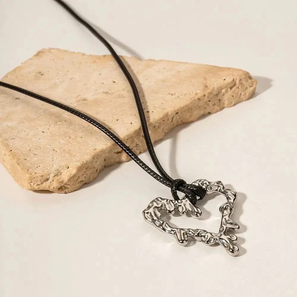 N2254 Leva Hollow Love Pendant Necklace 18K Gold Silver Plated Stainless Steel Black Rope Drop Necklace