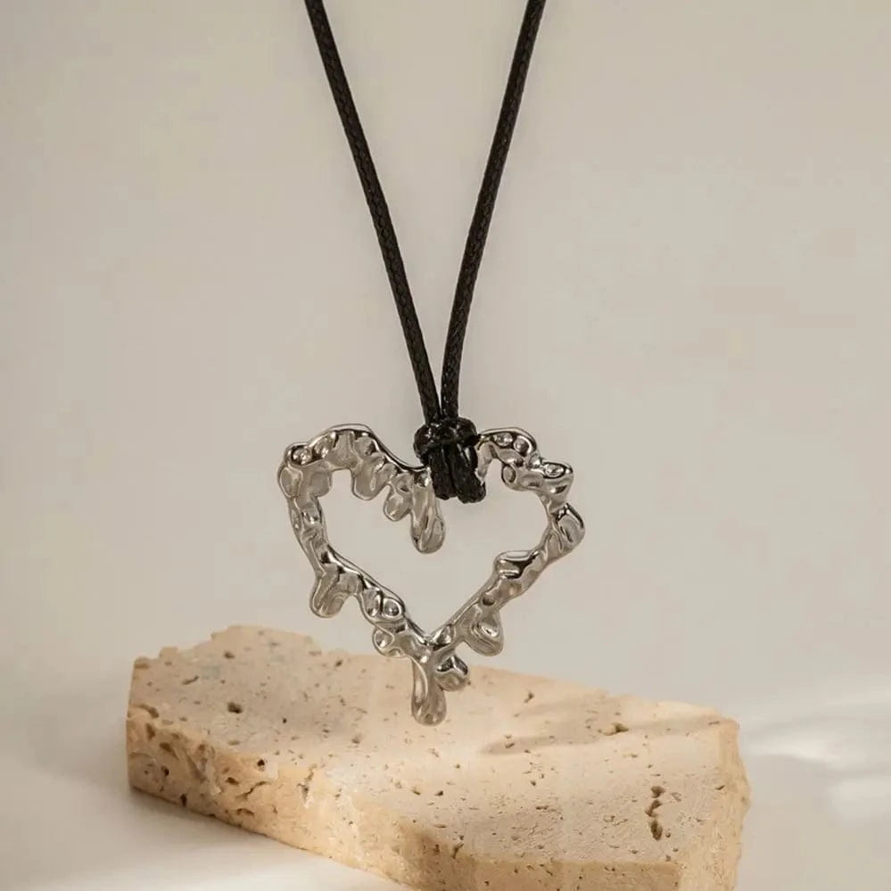 N2254 Leva Hollow Love Pendant Necklace 18K Gold Silver Plated Stainless Steel Black Rope Drop Necklace