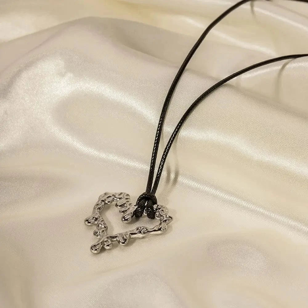 N2254 Leva Hollow Love Pendant Necklace 18K Gold Silver Plated Stainless Steel Black Rope Drop Necklace