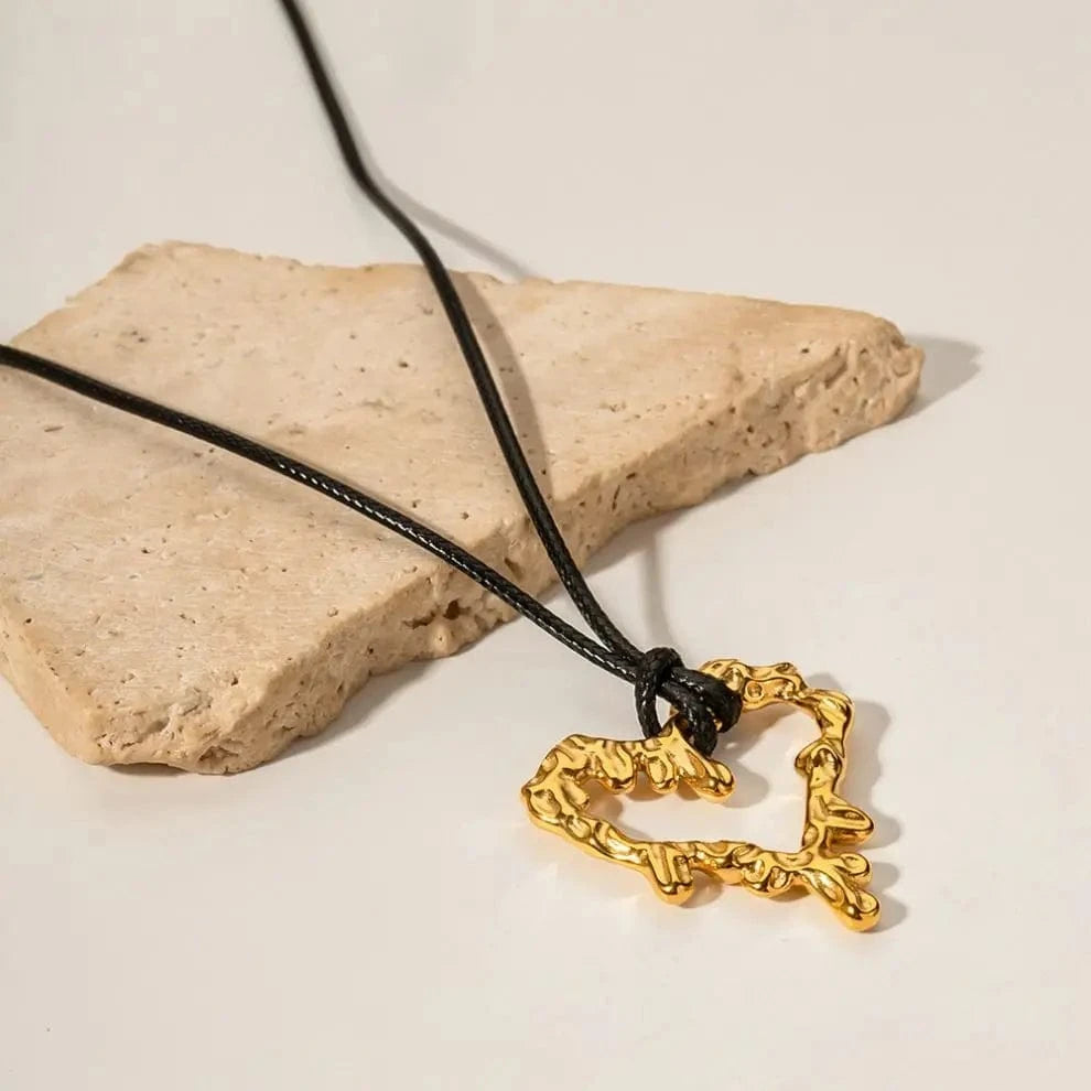 N2254 Leva Hollow Love Pendant Necklace 18K Gold Silver Plated Stainless Steel Black Rope Drop Necklace
