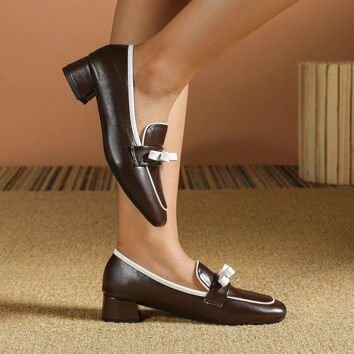 New design Custom Leather Shoes Loafers Women Retro 2023 New Italian Leather High Heels Shoes Slip On Bow Ladies High Heel Shoes