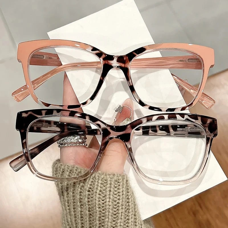 New retro classic square-framed reading glasses with gradient color matching, trendy and fashionable reading glasses