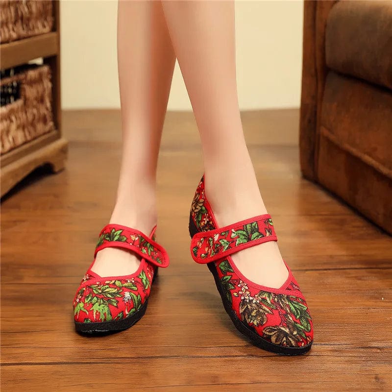 New spring and summer women the shallow mouth flat shoes casual soft bottem Old cloth shoes lady casual slip on loafers